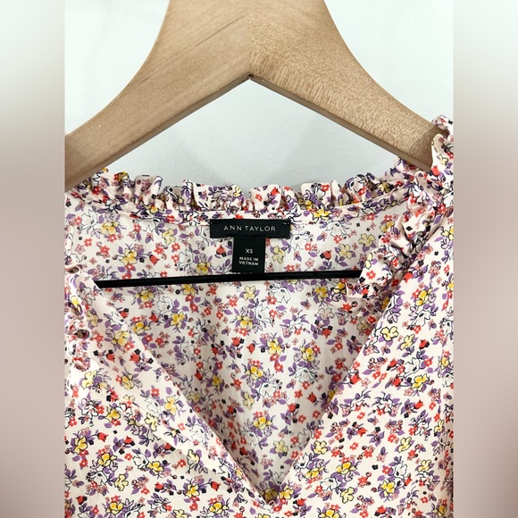Ann Taylor Floral Flutter Sleeve Blouse Purple Size XS - Picture 7 of 8